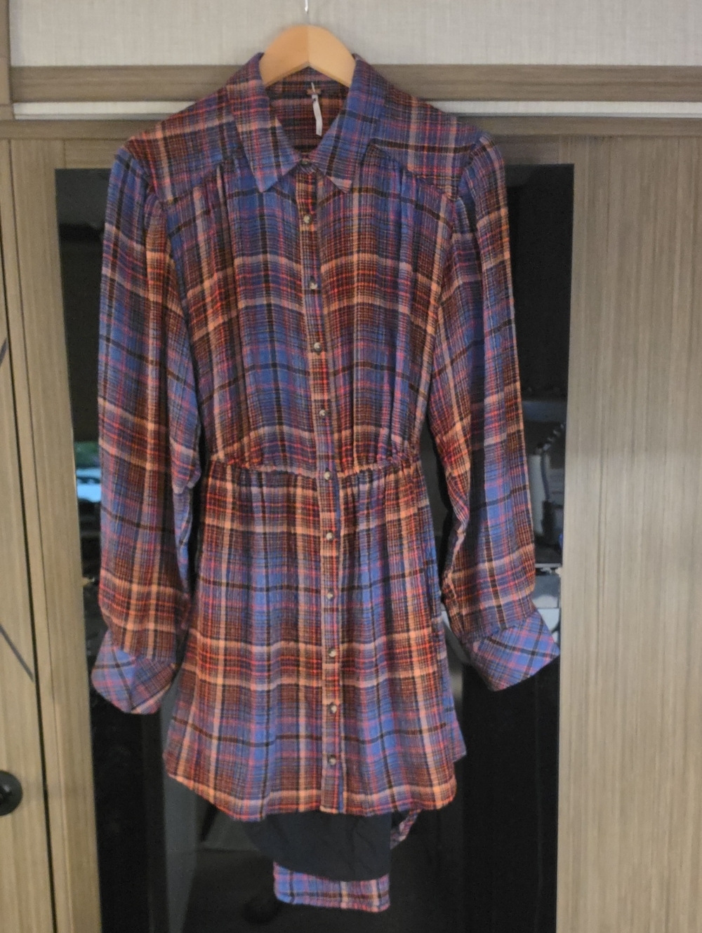 🍁NWOT, LONG SLEEVE PLAID MIDI DRESS/DRESS SHIRT" BY" FREE PEOPLE" 🍂